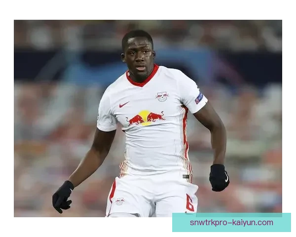 奥纳丘英超首赛季表现稳健，攻防两端持续提升